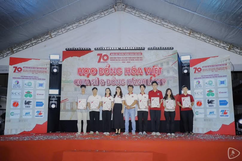 LỄ TRAO HỌC BỔNG “CHIA SẺ VÀ ĐỒNG HÀNH” LẦN 9 - NĂM 2024